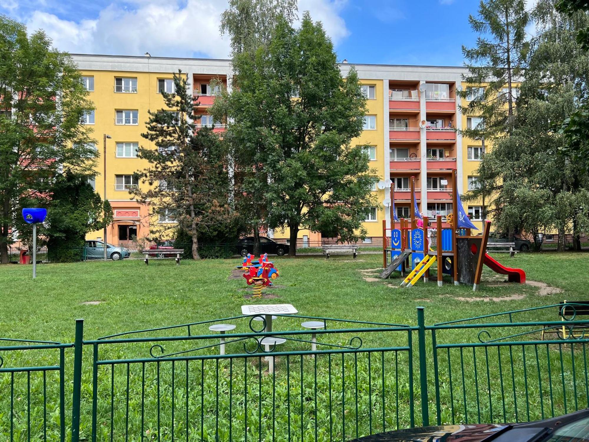 Simcity I Free Parking 24H Self Check-In Banska Bystrica Bagian luar foto